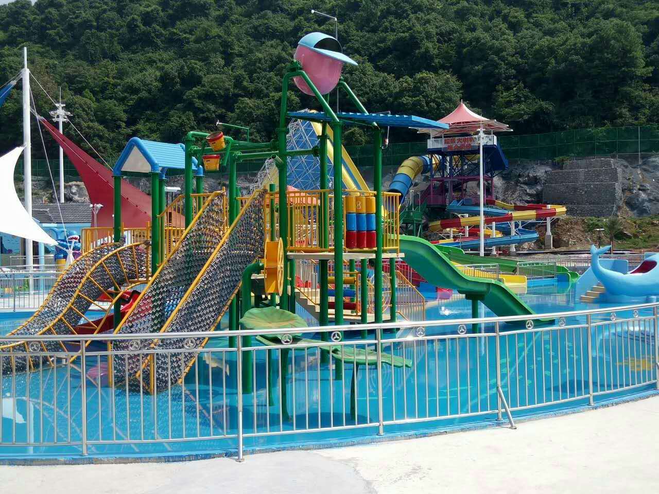 儿童水上乐园设备最关键的就是安全性能